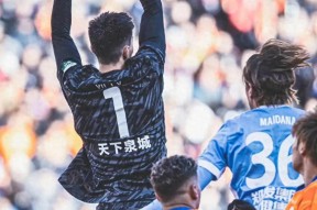 九游官方登录 - 山东泰山迎英超关键赛,冲刺阶段绝杀压哨,更衣室稳定,临场指挥获称赞